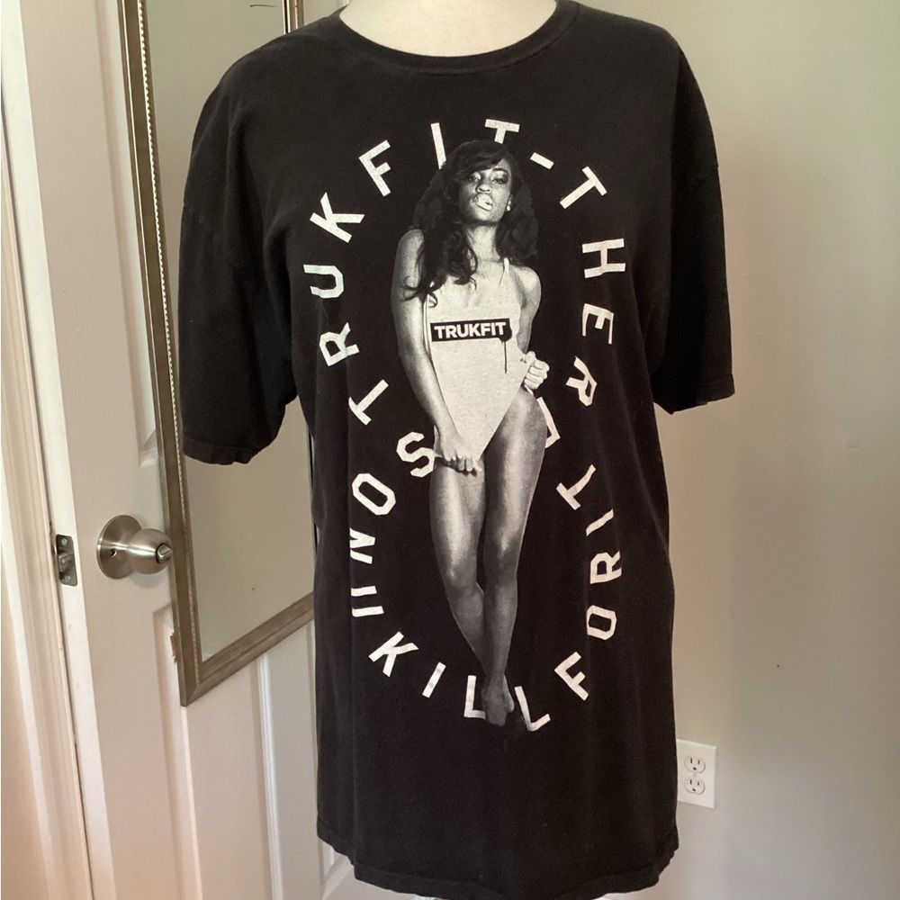Men’s 2XL TRUKFIT Black short sleeve Tee.